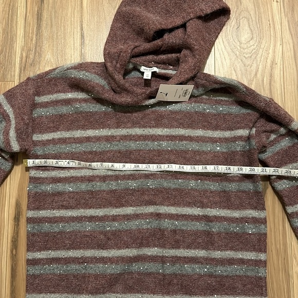 NWT Mauve striped glitter hooded sweater - Picture 4 of 7